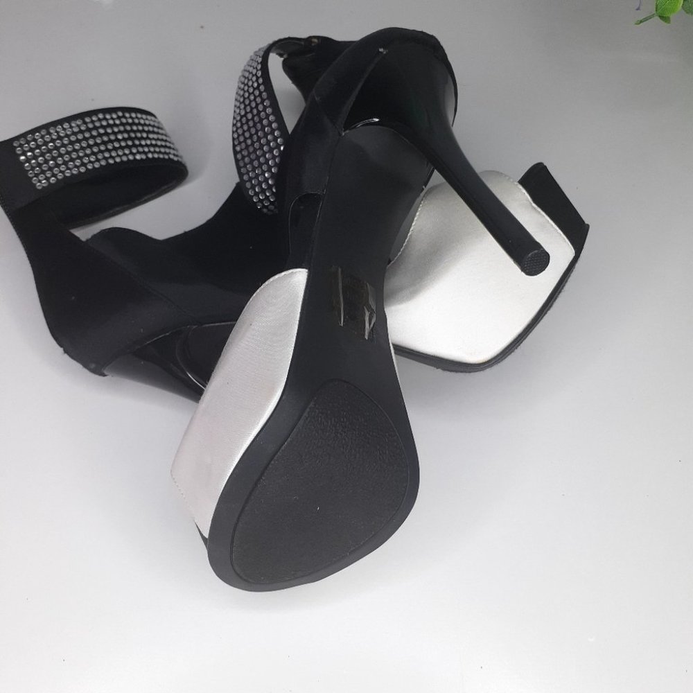 - Platform heels - Picture 9 of 12